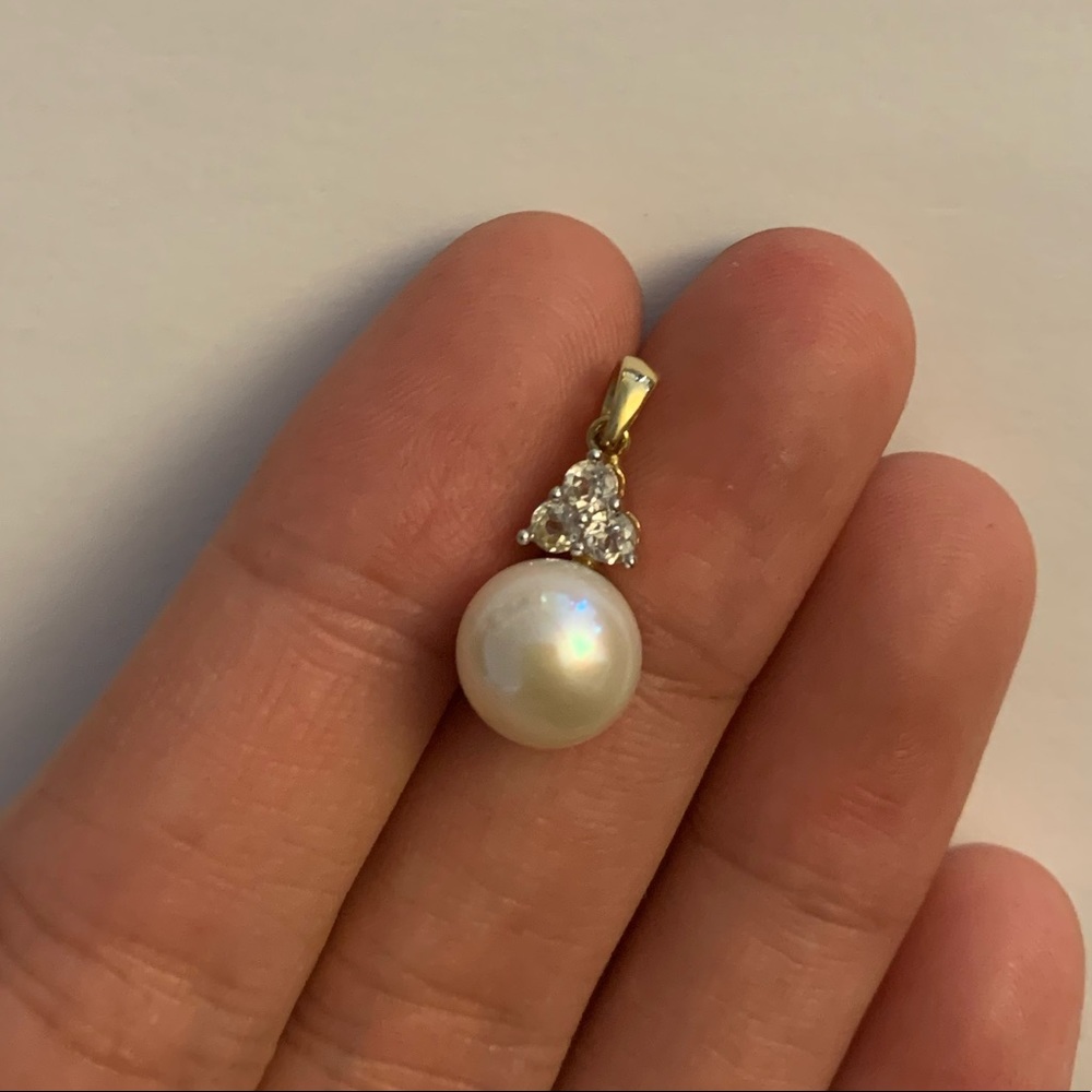 Solid 10k gold akoya pearl &white topaz pendant
